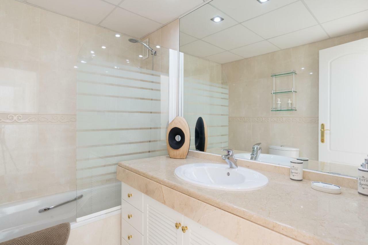 Luxury Duplex- 7 Minutes From The Beach Torremolinos Eksteriør bilde