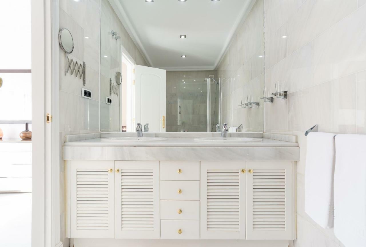Luxury Duplex- 7 Minutes From The Beach Torremolinos Eksteriør bilde
